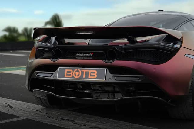 Its colour-flip wrap just looks amazing over those curves