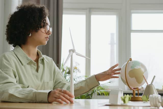 Around 400,000 new, GREEN jobs are expected by 2030, with demand for plumbers, electricians and welders among others (Photo: Pexels)