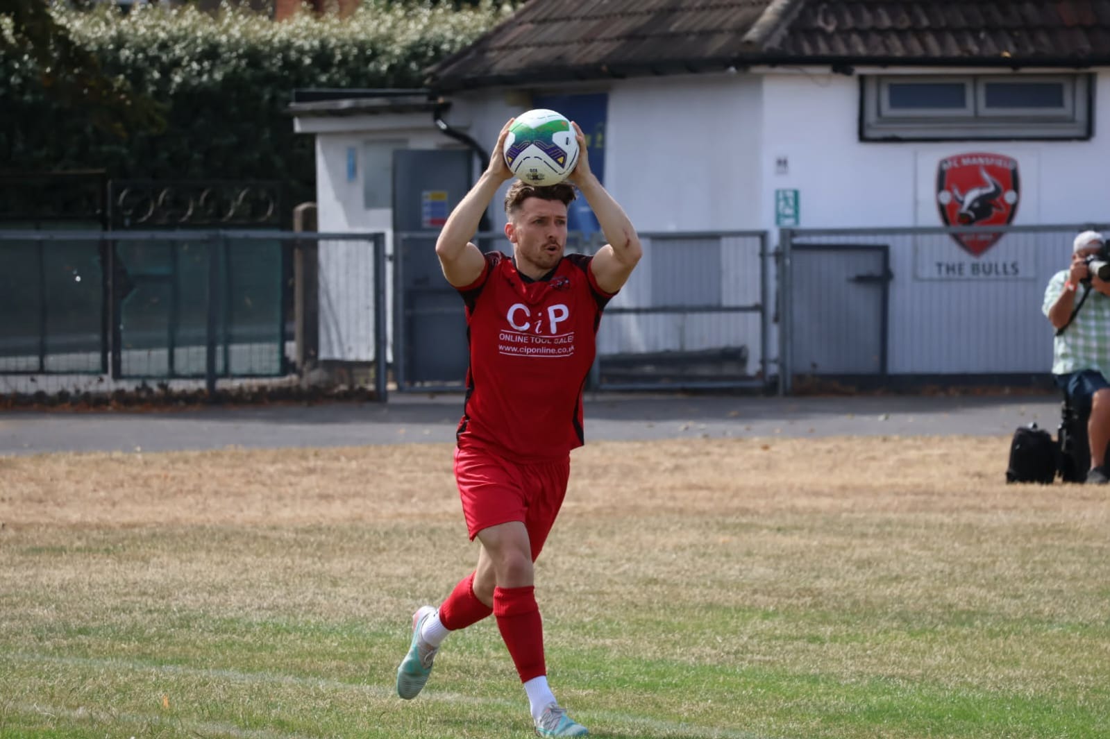 AFC Mansfield sichert sich einen hart umkämpften FA-Cup-Sieg gegen Retford ...