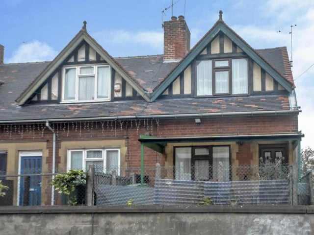 Situated in walking distance of the town centre, this property would be perfect for a couple. It benefits from a lounge, kitchen, shower room and wooden constructed lean to conservatory area. Offers in the region of 65,000