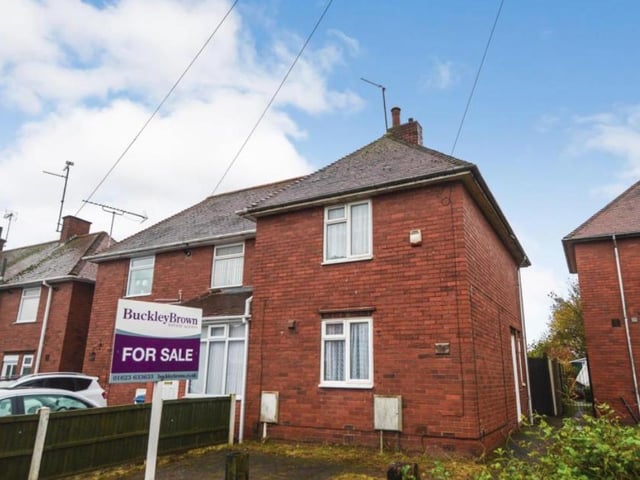 Described as a "brilliant property for any first time buyer", this house offers up a master bedroom, lounge, kitchen and bathroom with shower over bath. Offers in the region of 80,000