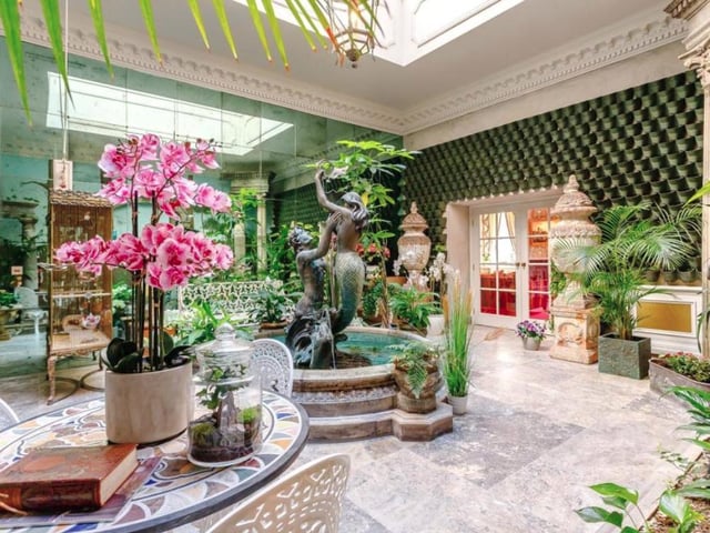 This Georgian home boasts a gated entrance, cinema, gym, spa room and over 10,000 square foot of accommodation. The master bedroom also comes with a full en suite. Guide price of 2,500,000 GBP