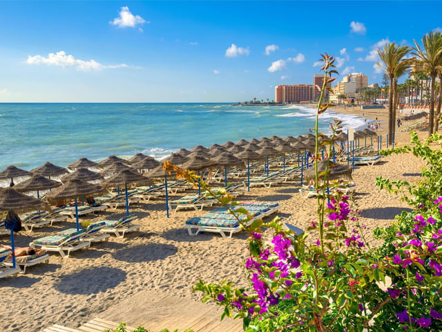 Rainfall decreases during April and sunshine hours increase, making it an ideal an easy place to get for a break away. Temperatures can reach a peak of around 22C, accompanied by some light breezes.