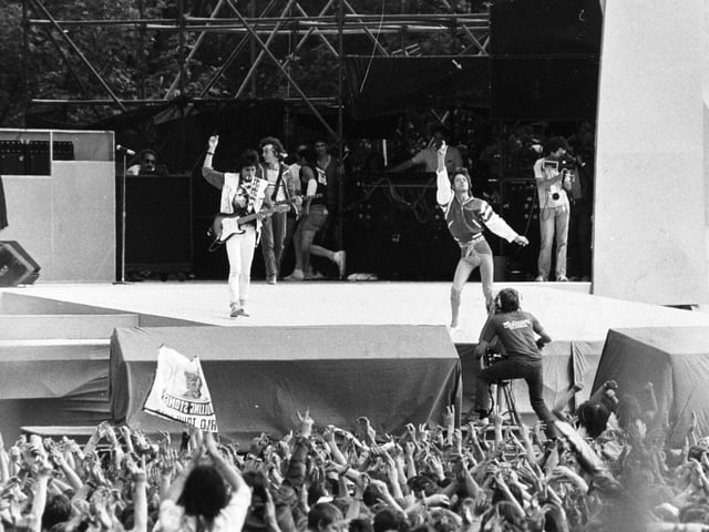 The concert was filmed spawning the album Live at Leeds in 2012.