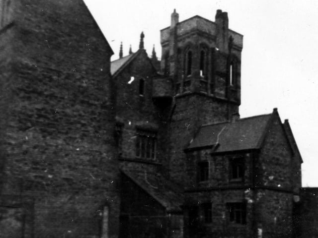 Maude Street onto part of the Day School which adjoined Leeds Parish Church of St Peter's. The school was founded in 1812 on the site of a tithe barn and fronted onto the Calls.