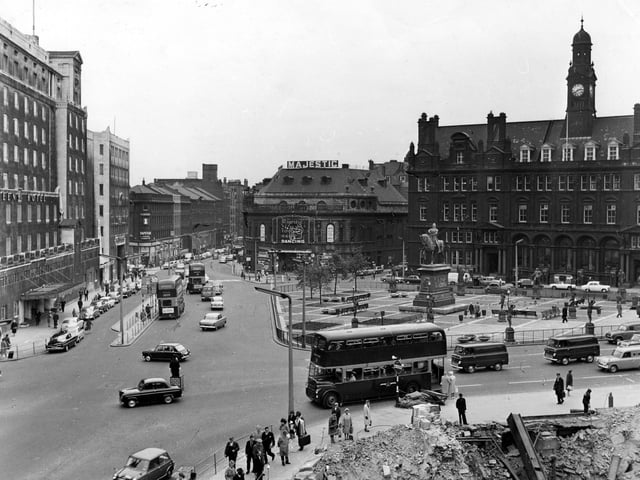The Queens Hotel is on the left, this is Wellington Street. In the centre is the Majestic Cinema and Ballroom, Quebec Street is on the right. The building with the clock tower is the Post Office.