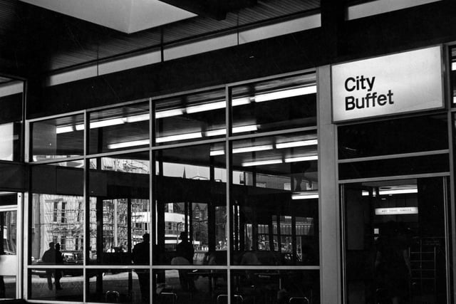 Inside Leeds City Station showing the City Buffet. A sign says hot meals served.
