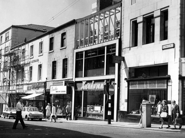 Albion Street showing Kardomah Cafe. Also visible are Smith's cleaners and Austin Reed.