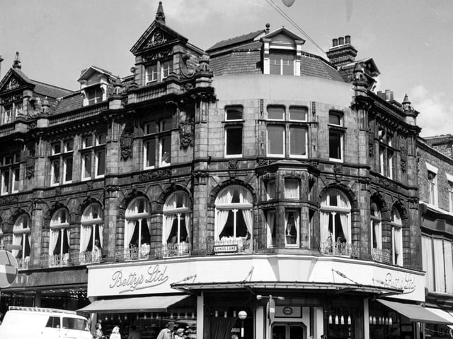 The corner of Lands Lane and Commercial Street showing Betty's cafe circa 1967.