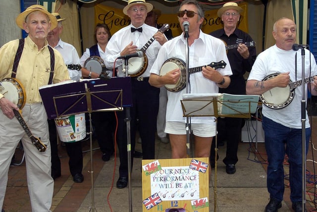 The George Formby Society entertain the crowds in 2005