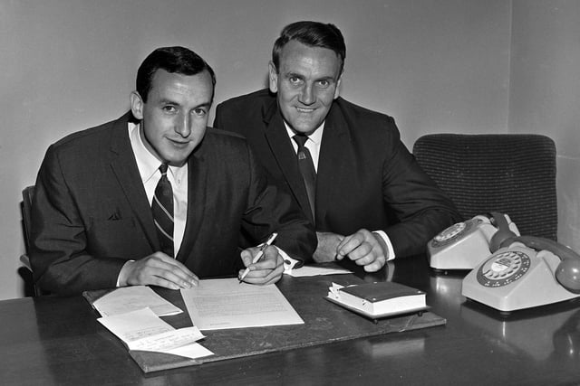 Don Revie with new Leeds United signing Mike O'Grady. (Varley Picture Agency)