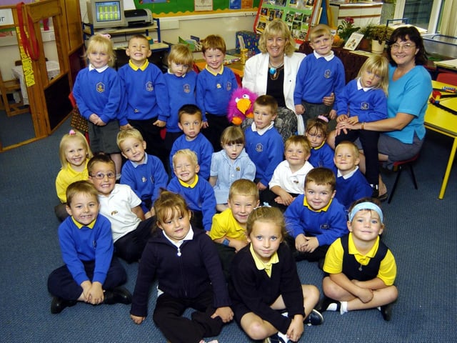 Braeburn Infants - Class 7 starters with teacher Jan Watts, and teaching assistant Bev Chapman