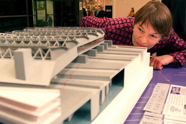 Actress Glenda Jackson gets a close look at the planned improvements to Leeds City Station in July 1999.