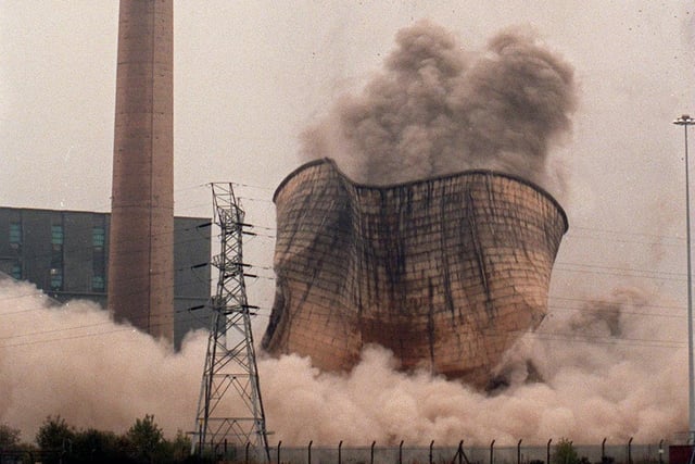 The three cooling towers and the chimney of Skelton Grange B power station toppled to the ground as demolition men completed their work.