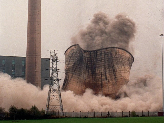 The three cooling towers and the chimney of Skelton Grange B power station toppled to the ground as demolition men completed their work.