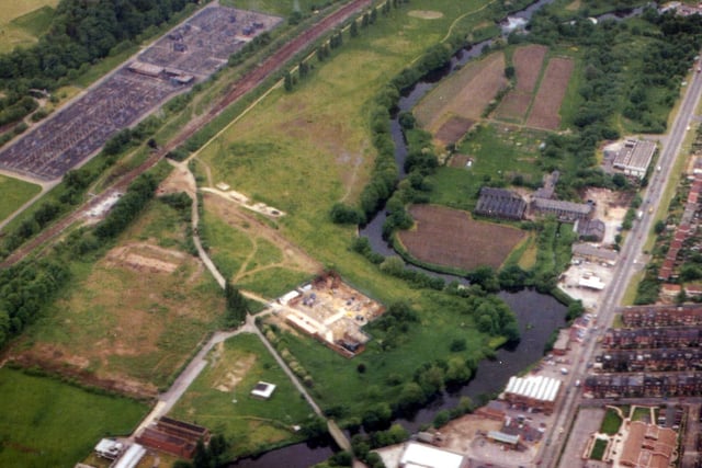 An undated aerial view of where Kirkstall Power Station once stood. The area has since been transformed into Kirkstall Valley Nature Reserve and a golf course. Kirkstall Valley Primary School is seen at the bottom left.