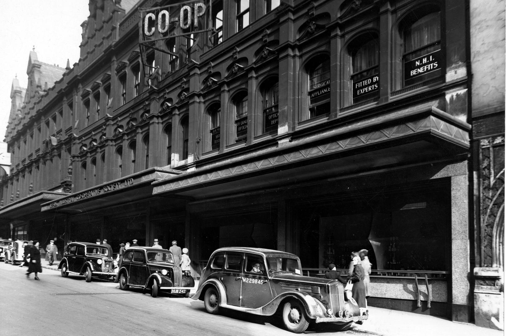 Enjoy these photo memories of Albion Street in the 1930s and 1940s. 