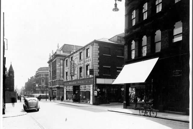 Albion Street, looking south to Boar Lane across The Headrow, in August 1939. St Ann's Buildings housed Hillman Brothers wireless factors, Leeds Premier Supply Co. clothing club, Miss Lizzie Crosby artist, Loyal Order of Ancient Sheperds Friendly Society.