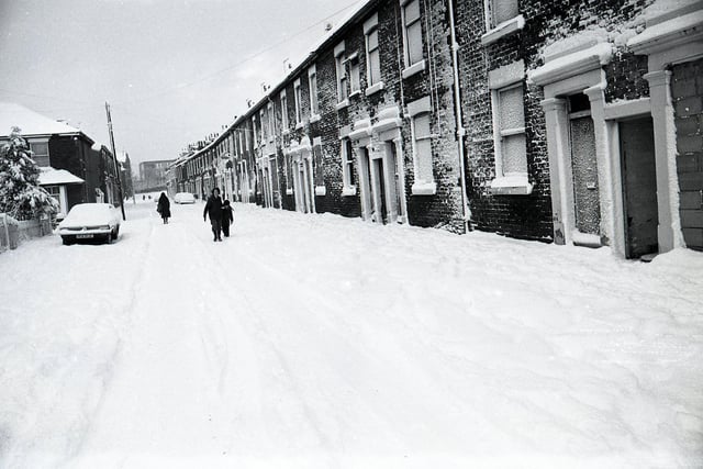 There were lots of comment about the heavy snow in 1981 and this picture shows a typical street scene during December of that  year