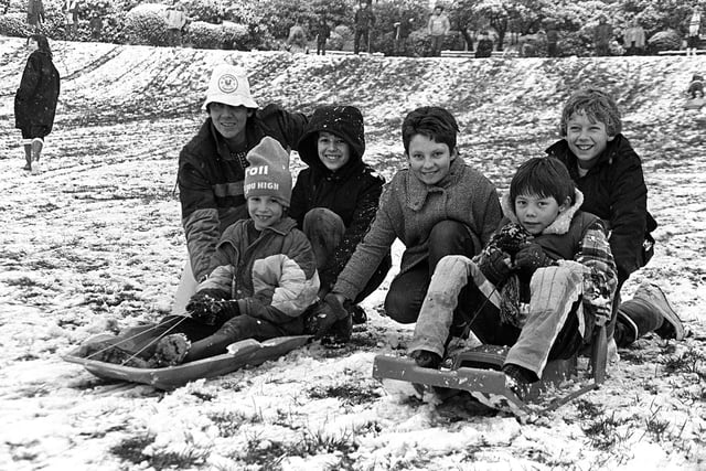 Families enjoy a day in the snow in Avenham Park during the winter of 1985
