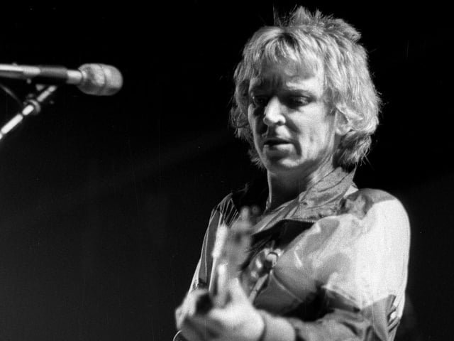 "Police's distinctive sparse, echoey, almost reggae-like style was given added boost by the echo-chamber acoustics with Summer's casually dropped guitar notes given extra clarity."