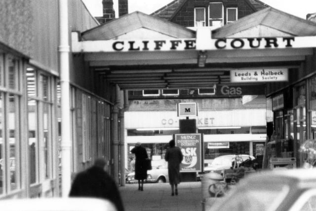 Cliffe Court looking towards Yeadon High Street from Morrisons car park in December 1979. Morrisons supermarket is on the left, and shops which are part of the complex are to the right. This paved, open ended arcade gave pedestrian access between the car park and High Street.