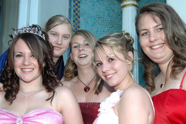 Bishop Bell School prom at The Cavendish Hotel, Eastbourne. MAYOAK0003477006