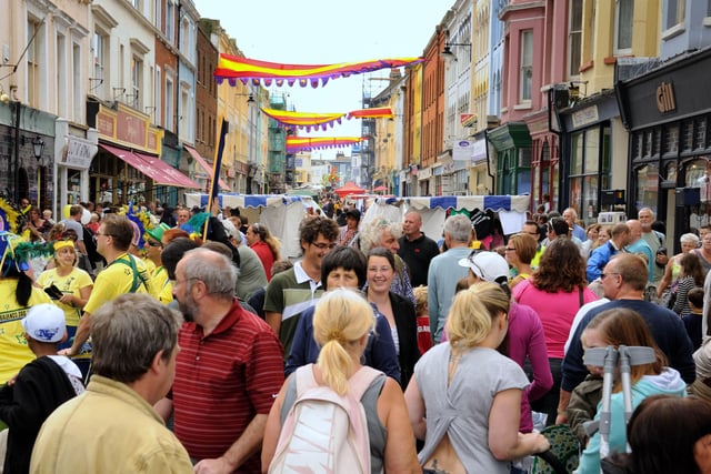 St Leonards Festival 2010: Kings Road. Picture: Tony Coombes BH30302c