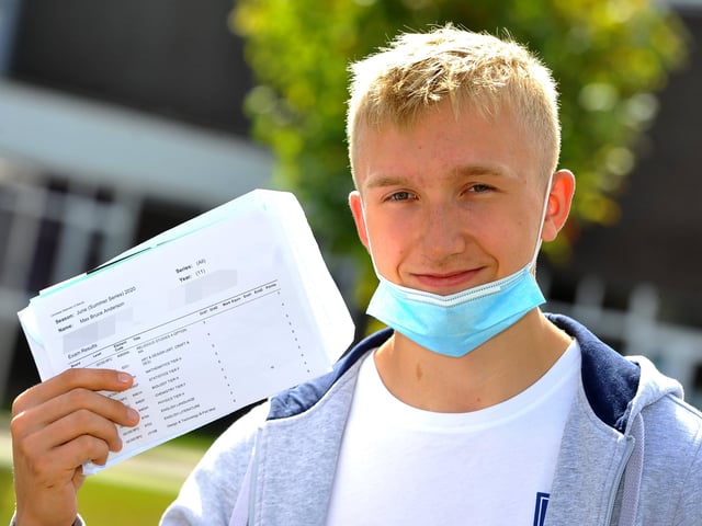 The Forest School GCSE results day. Pic Steve Robards SR2008202 SUS-200820-125253001