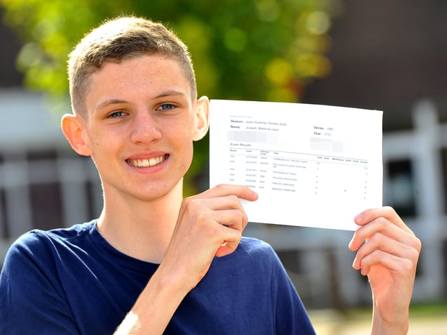 The Forest School GCSE results day. Pic Steve Robards SR2008202 SUS-200820-125304001