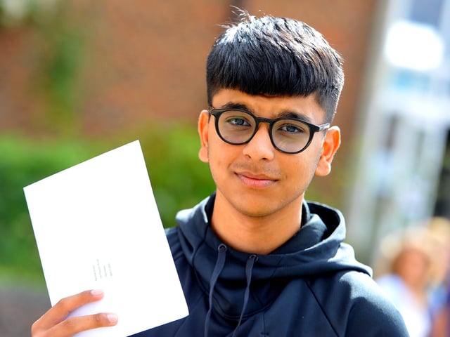 The Forest School GCSE results day. Pic Steve Robards SR2008202 SUS-200820-125326001