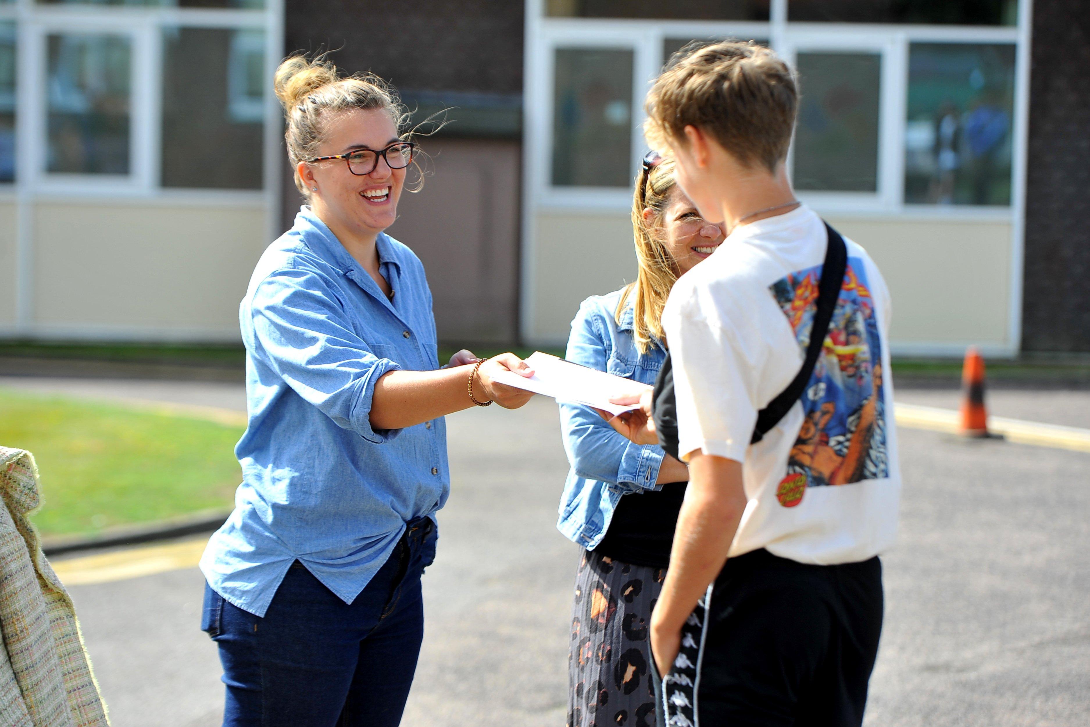 The Forest School GCSE results day. Pic Steve Robards SR2008202 SUS-200820-125337001