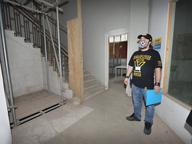 Press tour of the Old Observer Building in Hastings on 28/10/20. Photo Justin Lycett
Tour leader: Jay Simpson Administrator
White Rock Neighbourhood Ventures Ltd
Living Rents (Hastings) Ltd SUS-201028-145559001