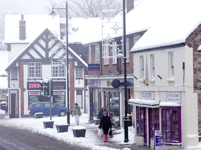 HOR 031210 Snow. Stongton High Street. photo by derek martin