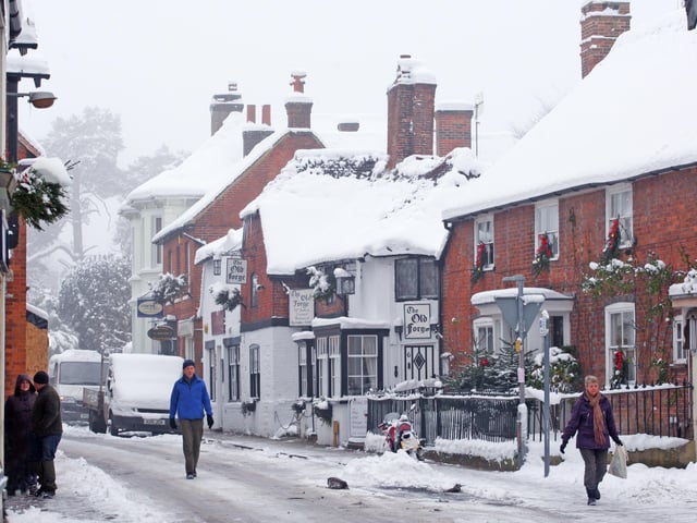 HOR 031210 Snow. Church Street, Storrington. photo by derek martin