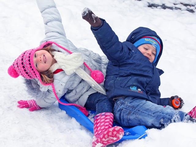 HOR 031210 Snow. Zoe Simpson 5 and brother Jamie 4 in Ashington. photo by derek martin
