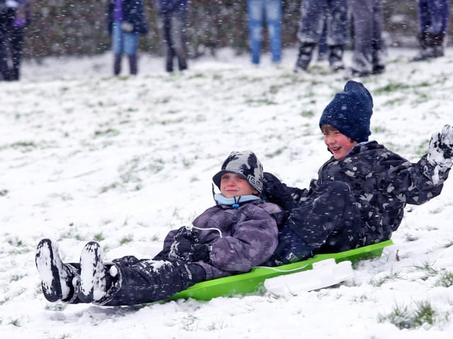 HOR 011210 Snow. Denne Hill. Alfie Osborne-Cooper 9 left and Jack Williams 11. photo by derek martin