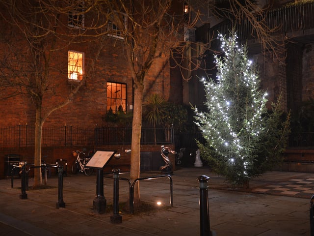 Hastings Old Town Christmas lights 2020.Butlers' Gap SUS-201112-075748001