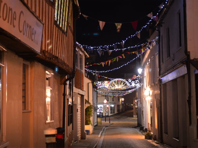 Hastings Old Town Christmas lights 2020.Courthouse Street SUS-201112-075802001