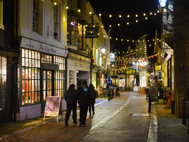 Hastings Old Town Christmas lights 2020.
George Street SUS-201112-075735001
