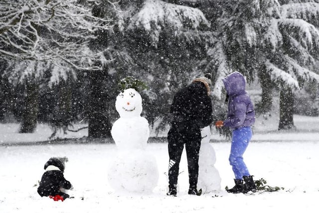 Children making snowmen. Photo: Getty Images