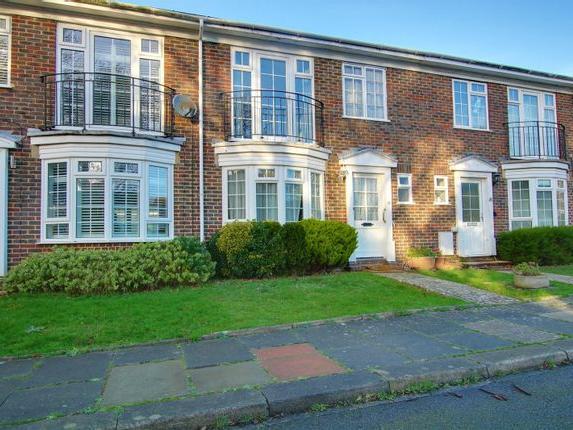 A three bedroom terraced house, sought after grand avenue location. Updating required, cloakroom, through lounge/dining room, bedroom one with juliet balcony, two further bedrooms, bathroom/wc, paved rear garden, garage in compound.
Price: £324,950