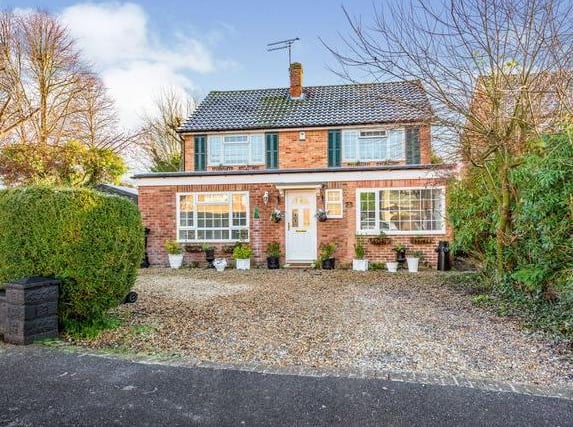 A spacious four bedroom detached house situated in a popular location in the village of Copthorne with space at the side to extend. Subject to planning permission.
Price: £500,000