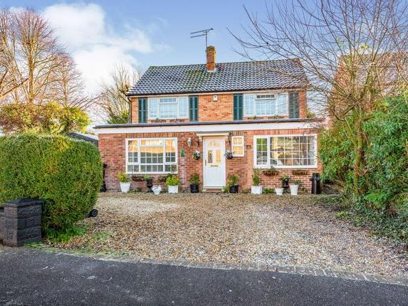 A spacious four bedroom detached house situated in a popular location in the village of Copthorne with space at the side to extend. Subject to planning permission.
Price: £500,000