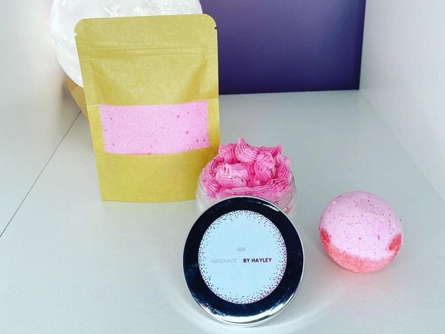 'Handmade by Hayley' is offering this £15 Valentine's gift set consisting of 'whipped soap', bath dust and a bath bomb! The perfect gift for a pampered partner with a love of rose-scented products!