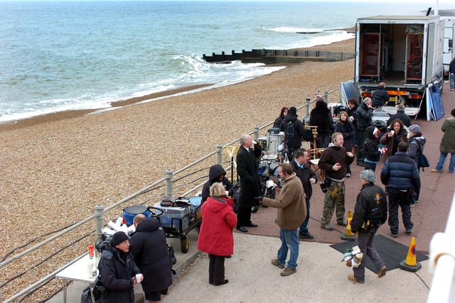 Michael Caine filming Is Anybody There? by Bottle Alley in St Leonards 25/10/2007 SUS-211116-083910001