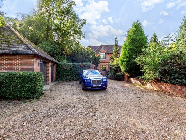 Handcross Road, Plummers Plain, RH13. Photo by Zoopla.