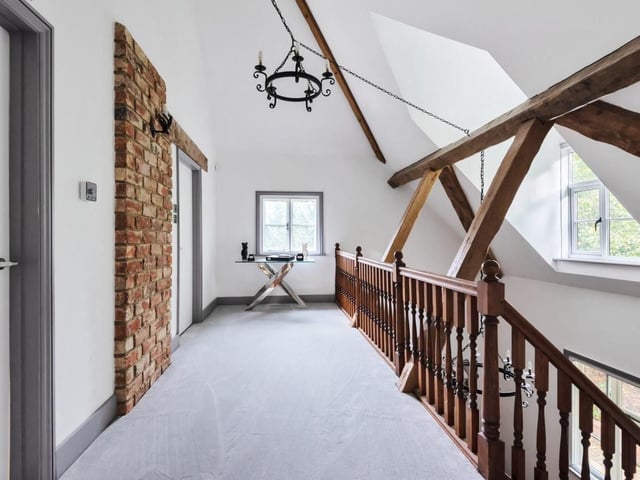 Handcross Road, Plummers Plain, RH13. Photo by Zoopla.