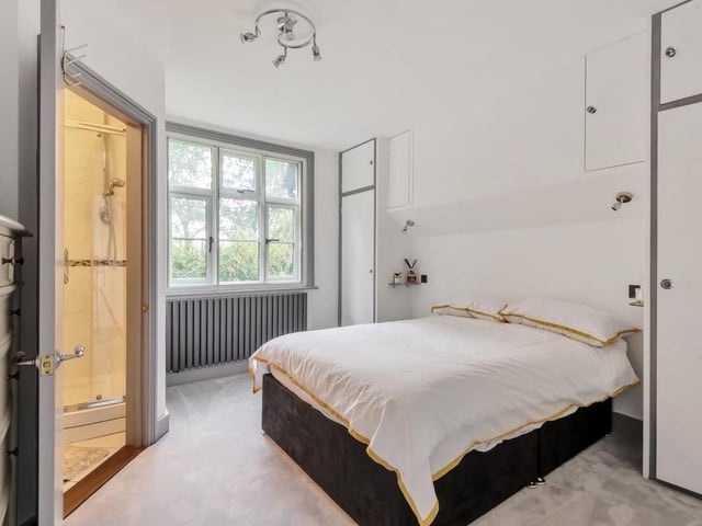 Handcross Road, Plummers Plain, RH13. Photo by Zoopla.