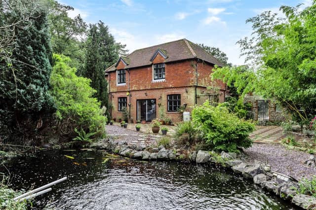 Handcross Road, Plummers Plain, RH13. Photo by Zoopla.